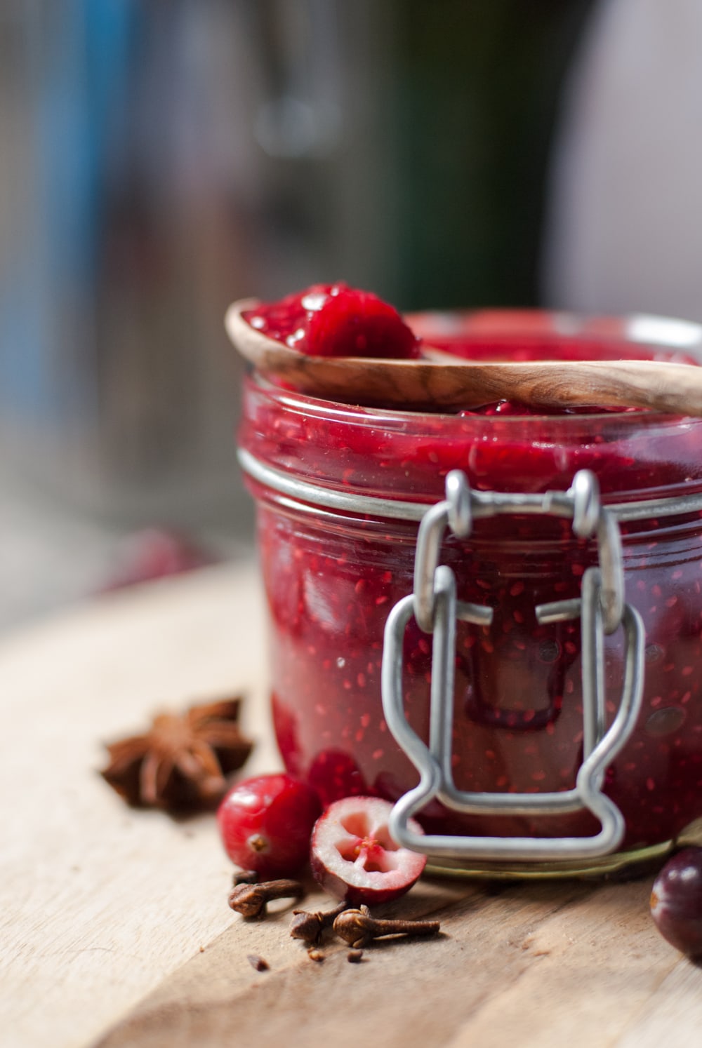 Weihnachtliches Cranberry-Kompott mit Vanille, Zimt und Nelken